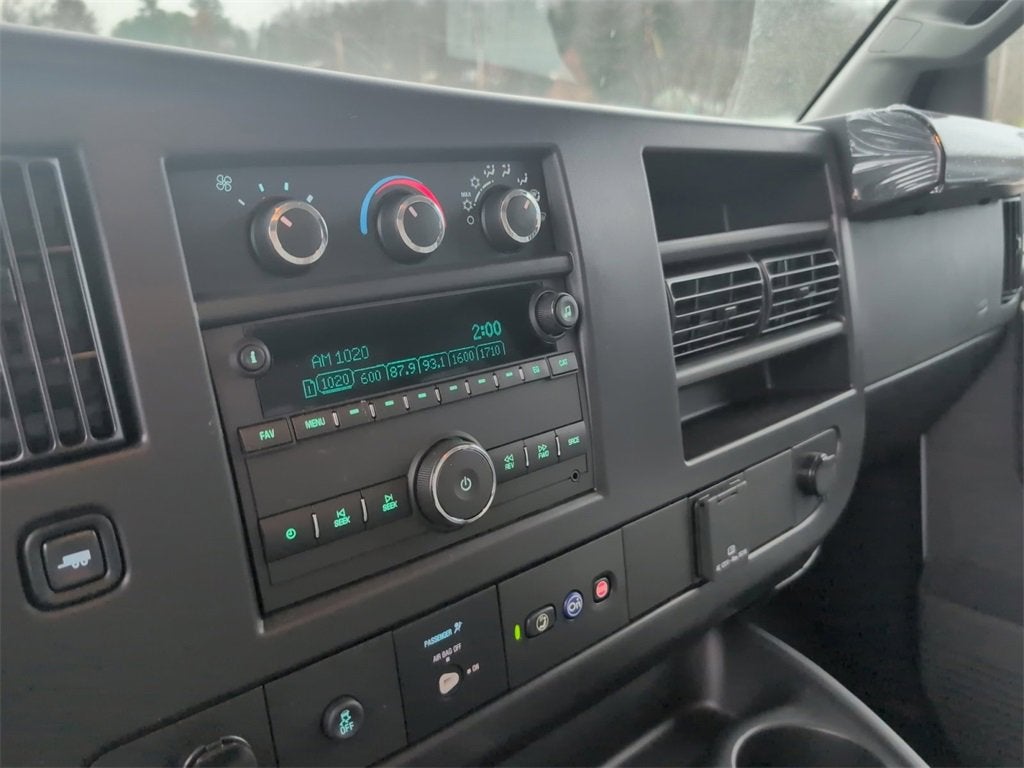 2025 Chevrolet Express Cutaway 3500 1WT