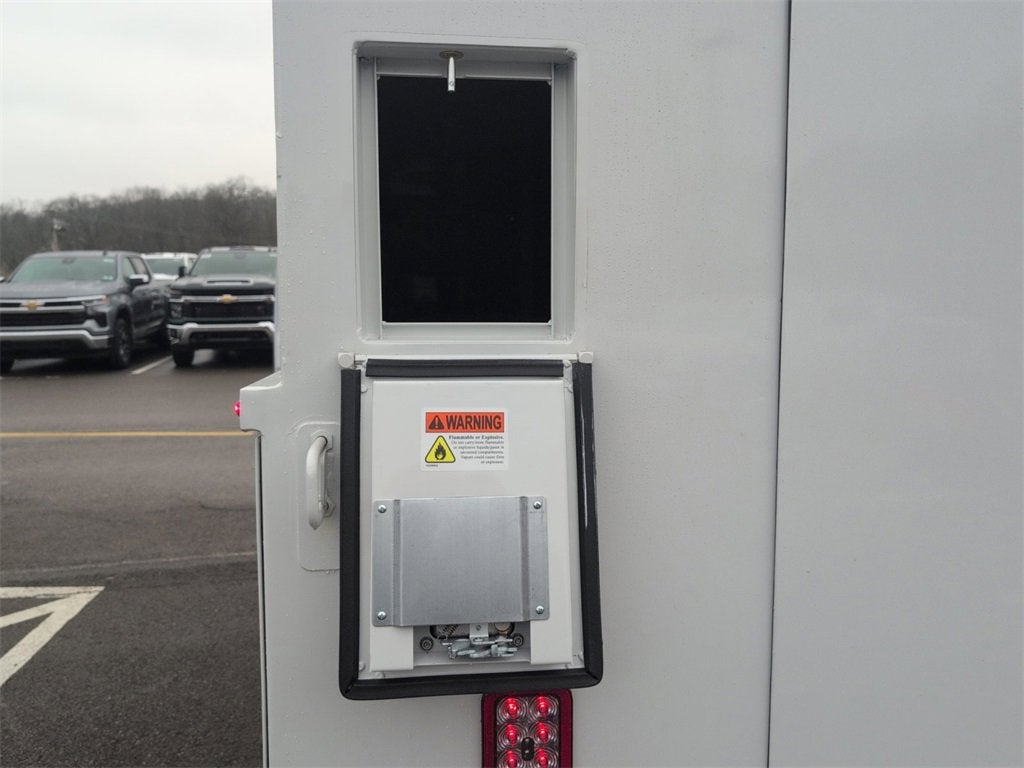 2025 Chevrolet Express Cutaway 3500 1WT