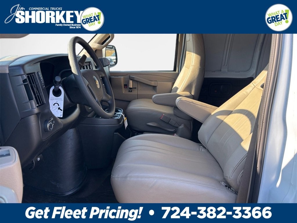 2025 Chevrolet Express Cargo 3500 WT