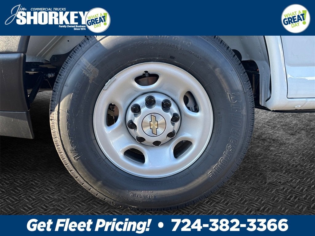 2025 Chevrolet Express Cargo 3500 WT