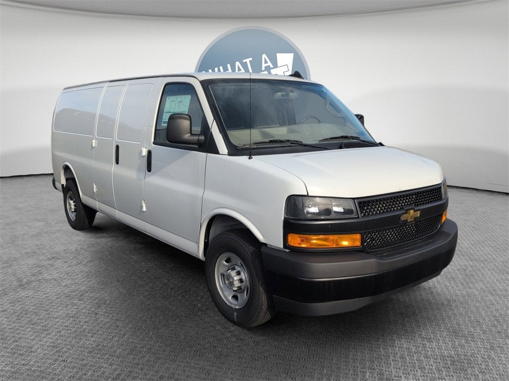 2025 Chevrolet Express Cargo 3500 WT