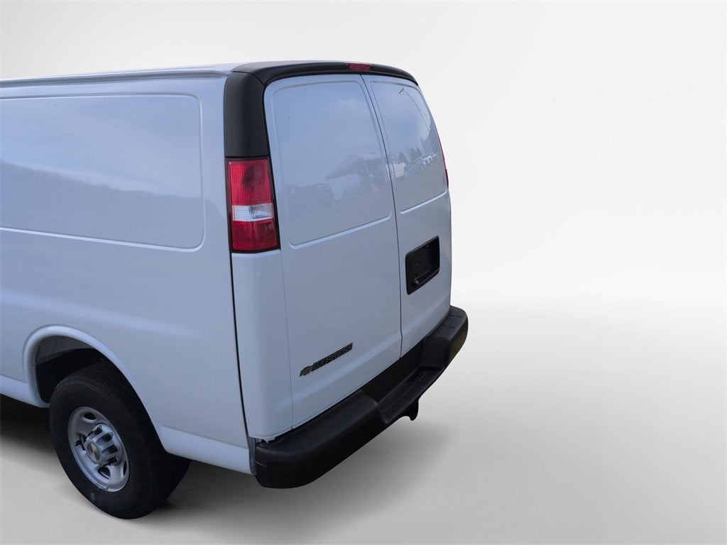 2025 Chevrolet Express Cargo 3500 WT
