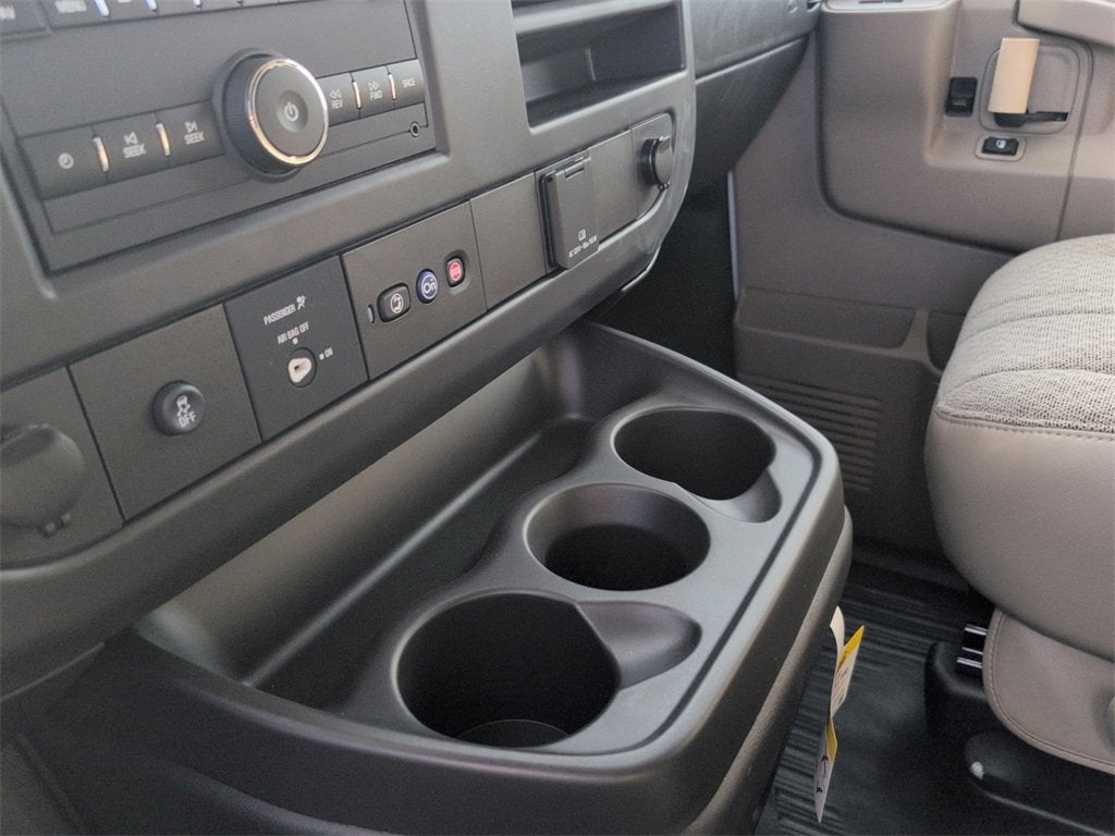 2025 Chevrolet Express Cargo 3500 WT