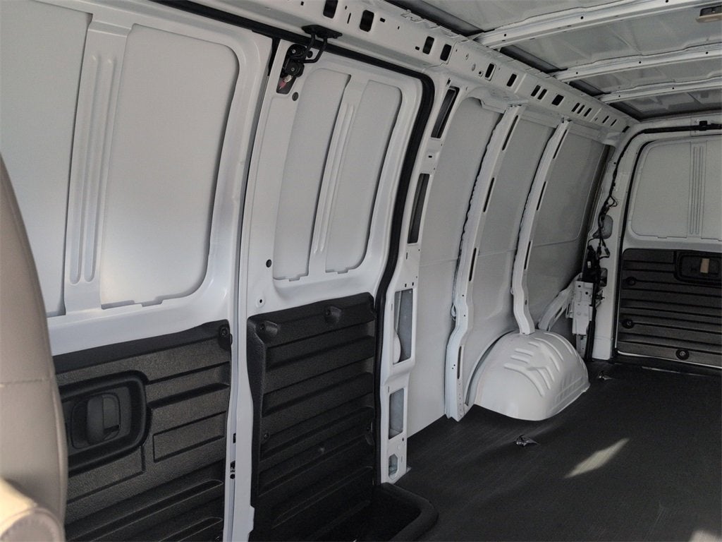2025 Chevrolet Express Cargo 3500 WT