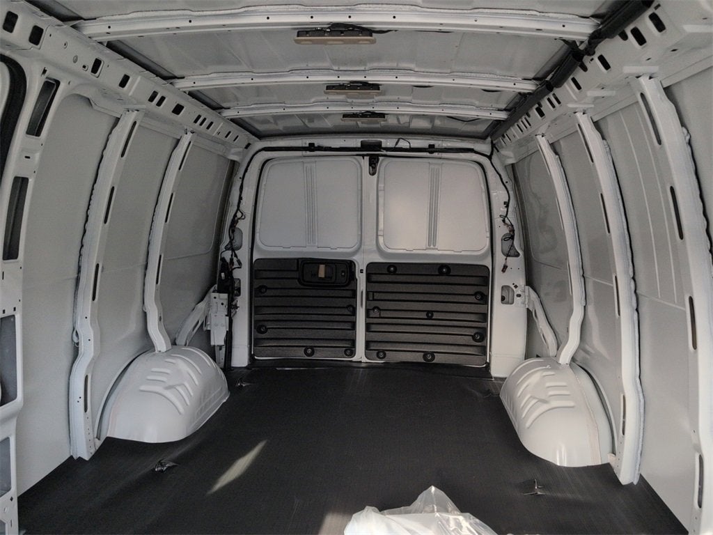 2025 Chevrolet Express Cargo 3500 WT