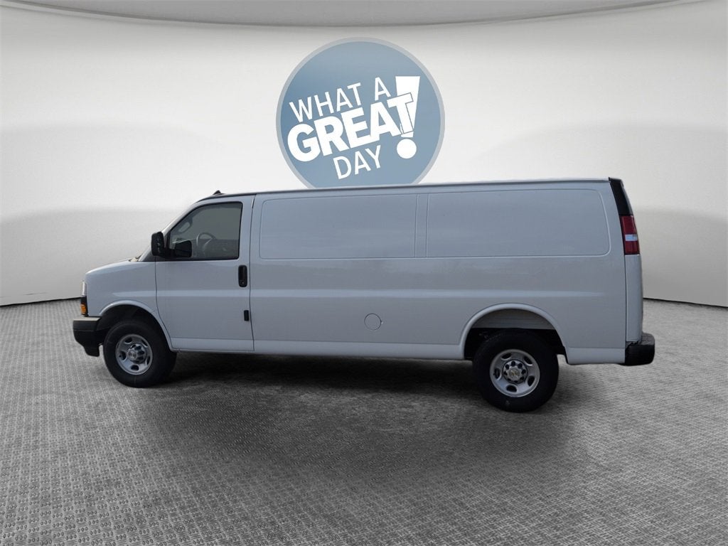2025 Chevrolet Express Cargo 3500 WT
