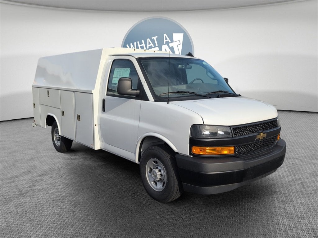 2024 Chevrolet Express Cutaway 3500 1WT