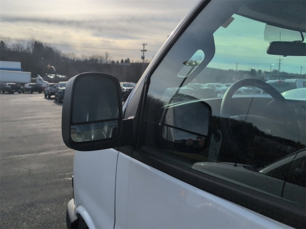 2024 Chevrolet Express Cutaway 3500 1WT