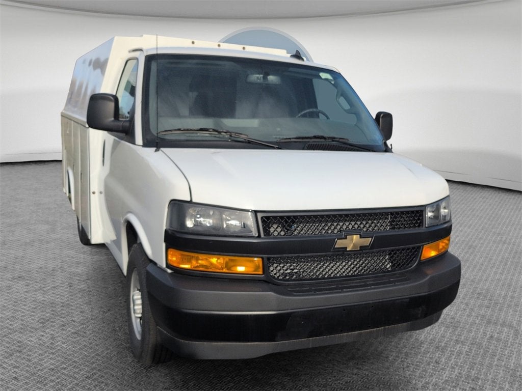 2024 Chevrolet Express Cutaway 3500 1WT