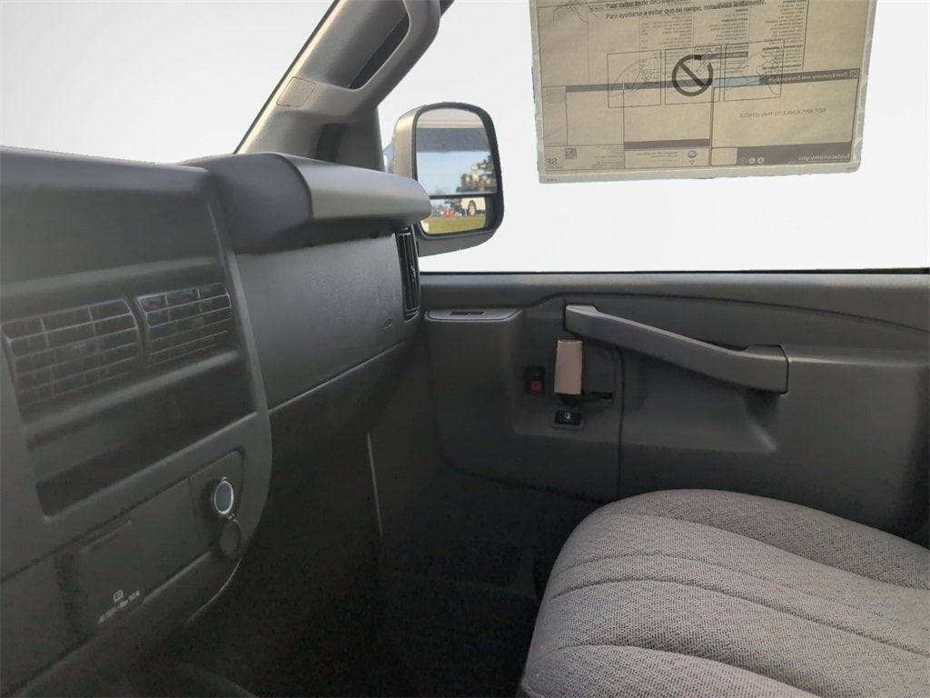 2024 Chevrolet Express Cutaway 3500 1WT