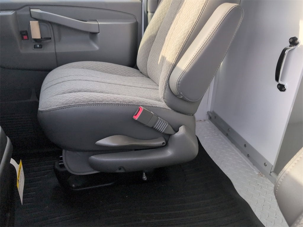 2024 Chevrolet Express Cutaway 3500 1WT