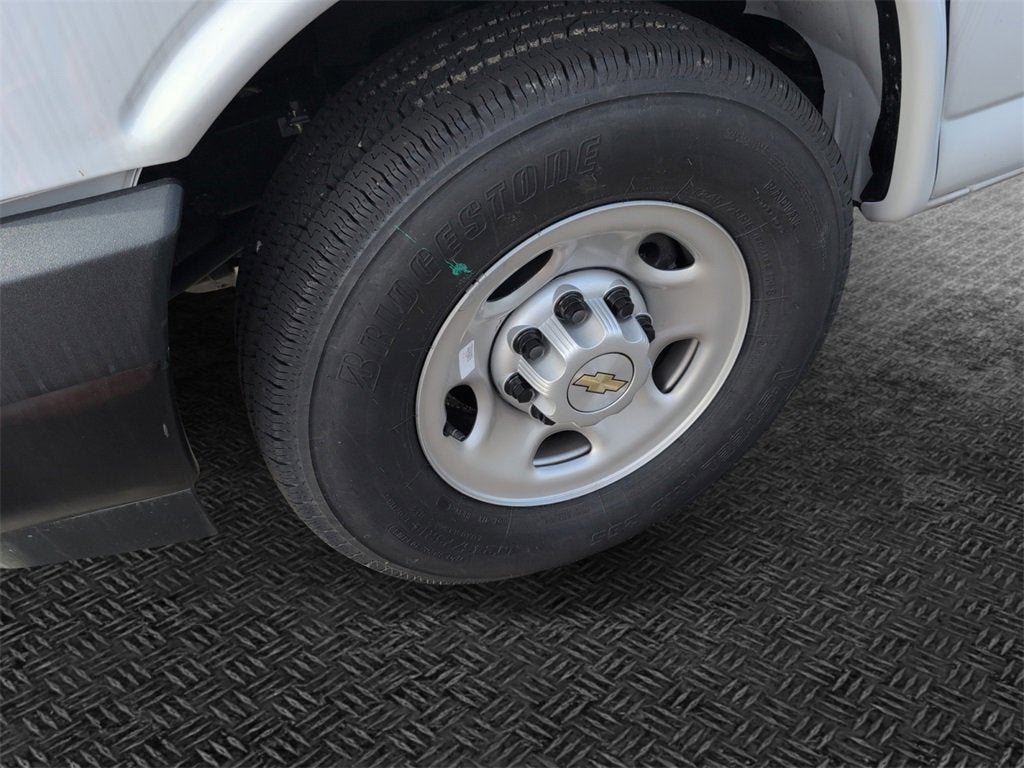 2024 Chevrolet Express Cutaway 3500 1WT