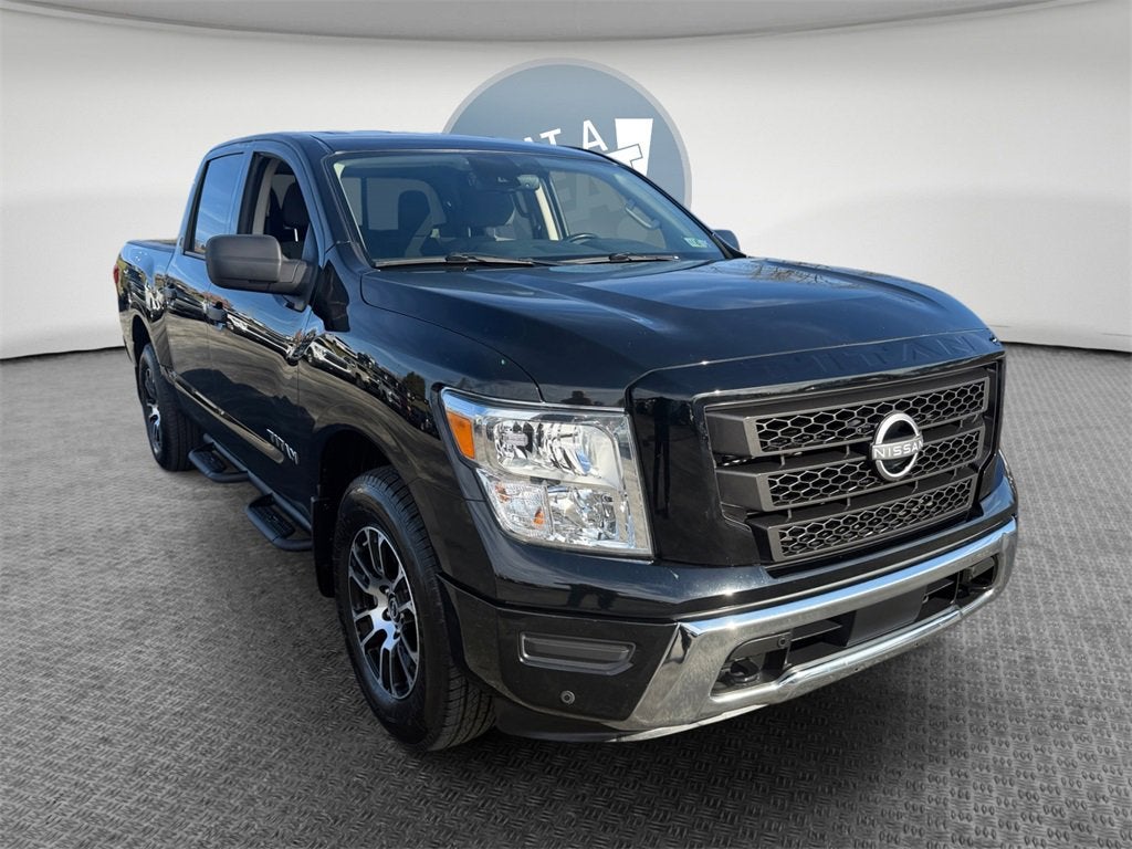 2023 Nissan TITAN Crew Cab SV 4x4
