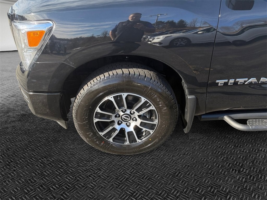 2023 Nissan TITAN Crew Cab SV 4x4