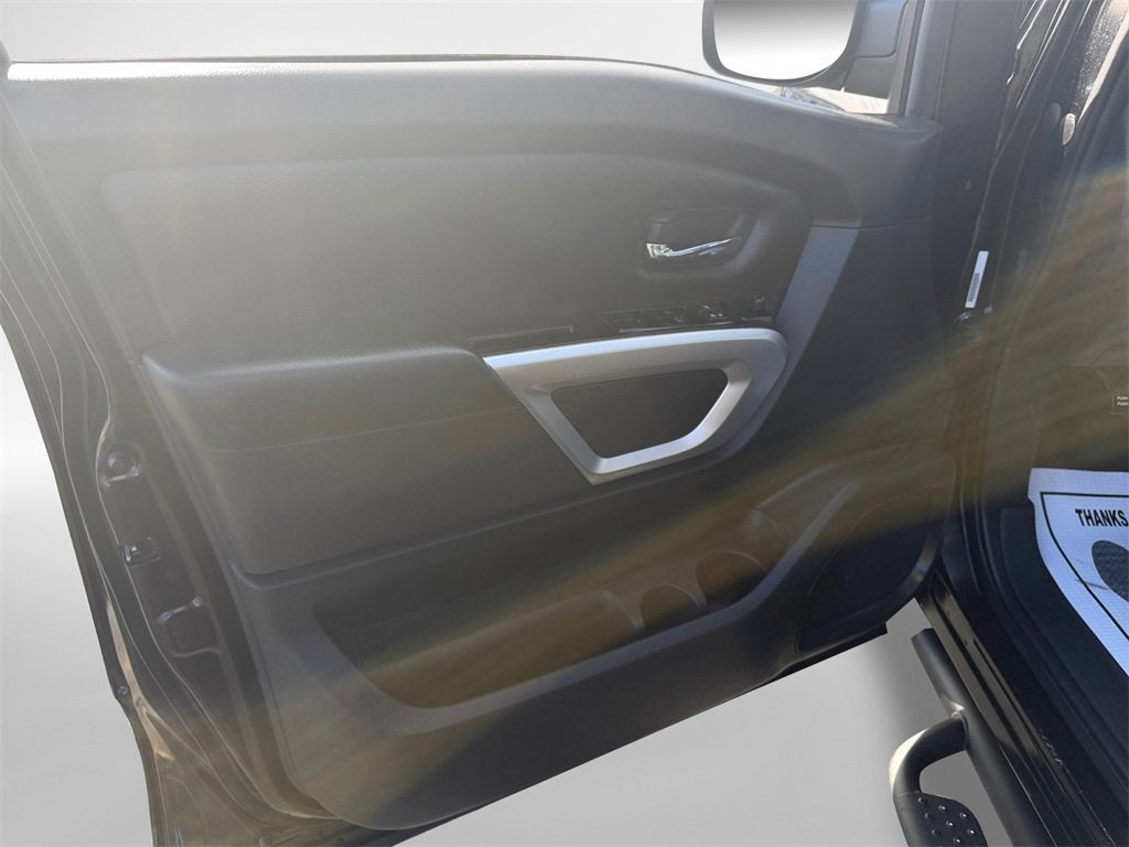 2023 Nissan TITAN Crew Cab SV 4x4