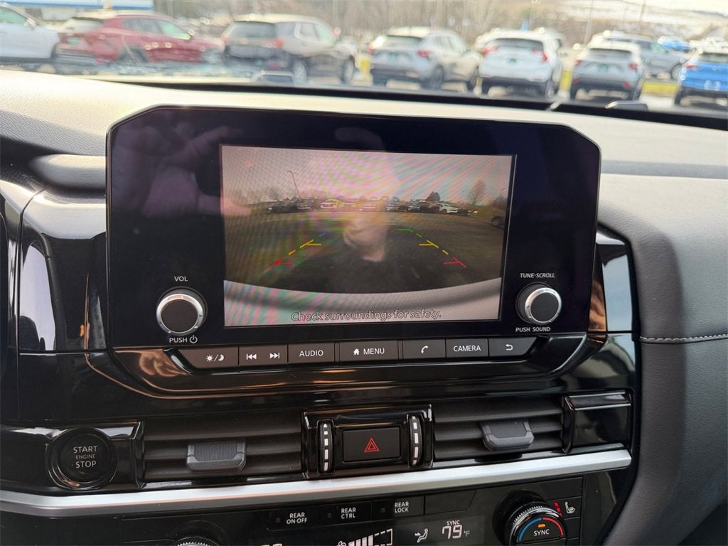 2025 Nissan Pathfinder SV