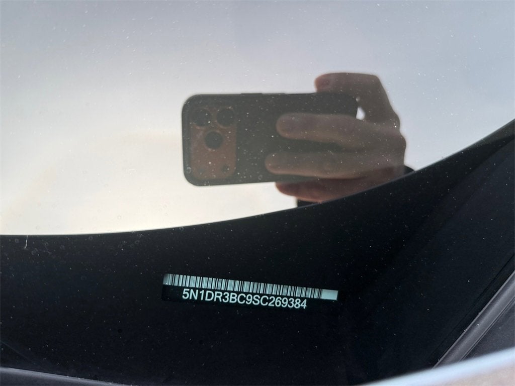 2025 Nissan Pathfinder SV