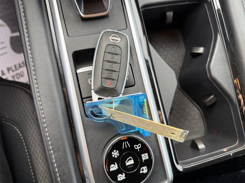 2025 Nissan Pathfinder SV