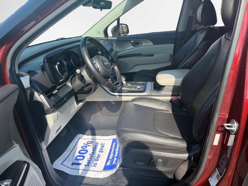 2023 Kia Carnival LX